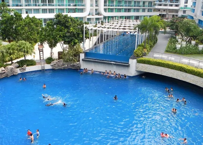Azure Urban Residences 1br With Huge Wavepool & Man-made Near Airport 아파트 *